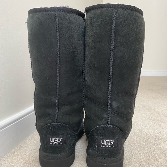 UGG Australia Black Classic Tall Childrens Boot size 2 - Picture 5 of 8
